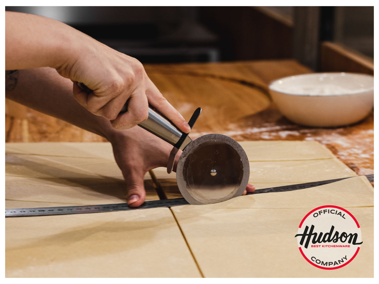 Pizzera de Acero Carbono 35cm + Rebanador & Cortapizza de Acero Inoxidable + Tabla Bambú