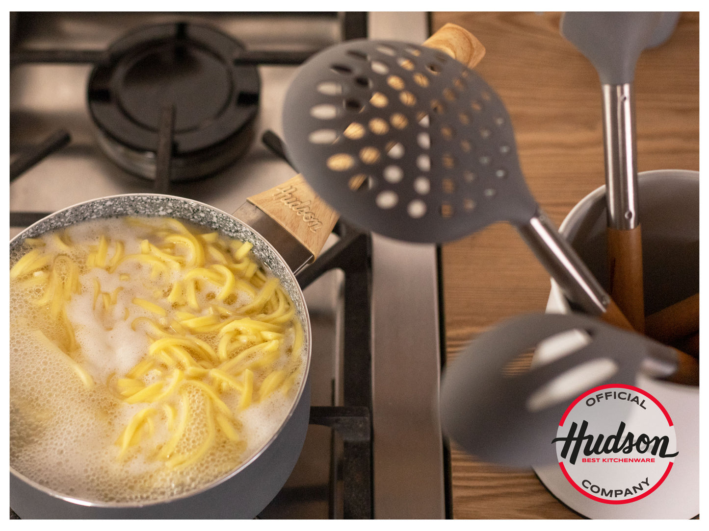 Set de Wok de Aluminio c/ Antiadherente + Cuchara y Espumadera de Nylon y Madera